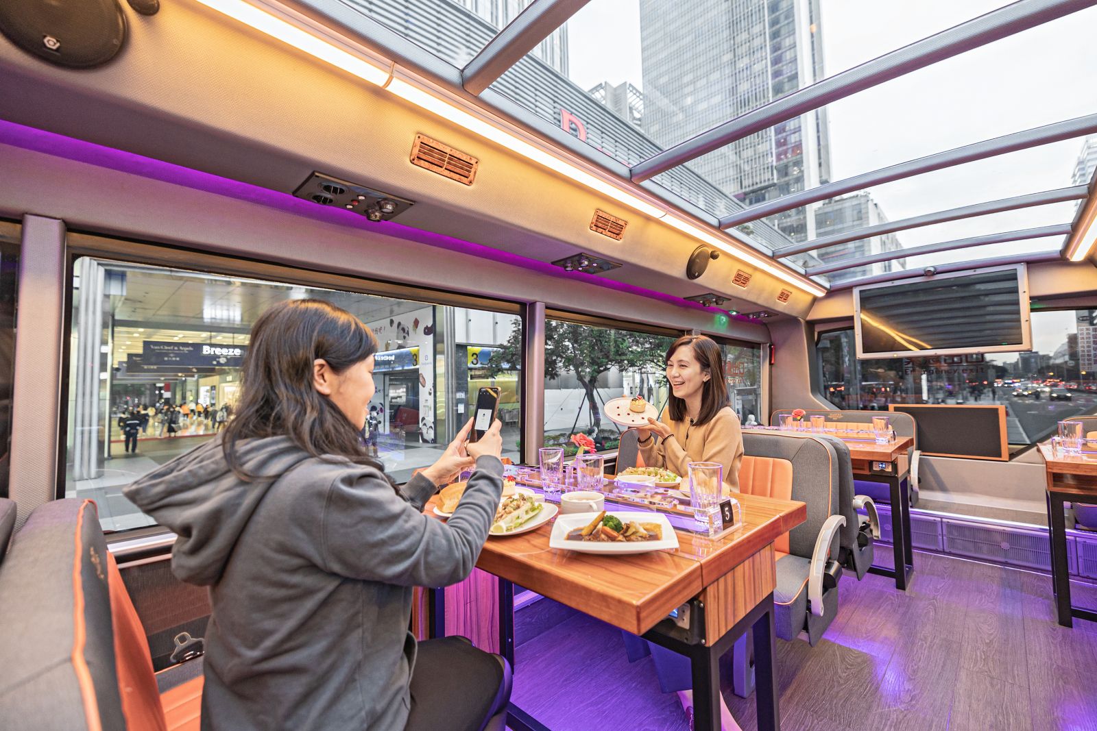 台北晶華酒店美食 登上台北市雙層觀光餐廳巴士